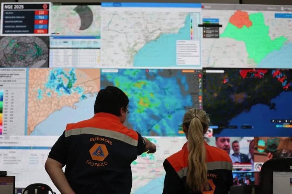 "Frente Fria em SP: Defesa Civil Alerta para Chuvas Intensas e Ventos de Até 80 km/h em 5 Regiões do Estado"