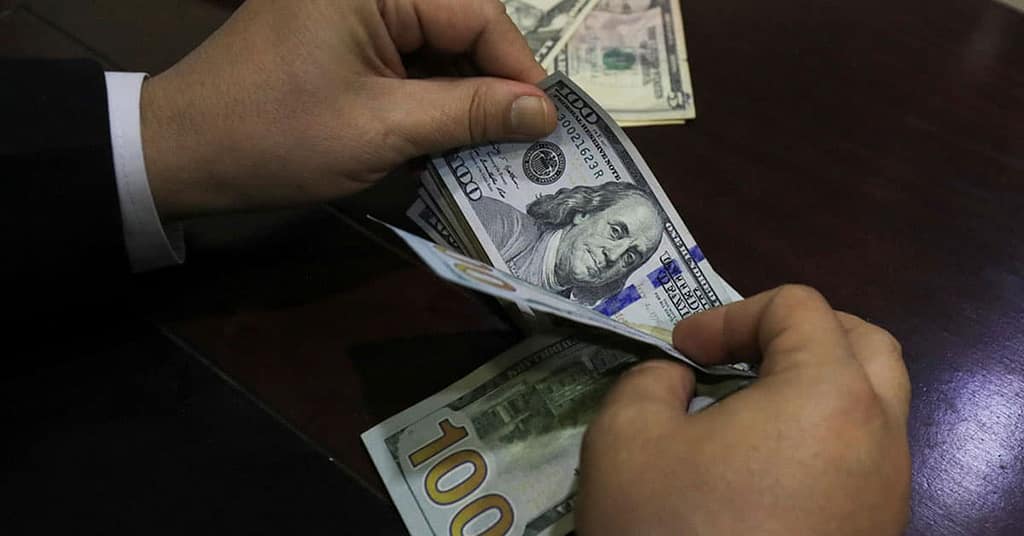 Dólar Sobe para R$ 6: Reforma do IR e Pacote Fiscal Abalam o Mercado