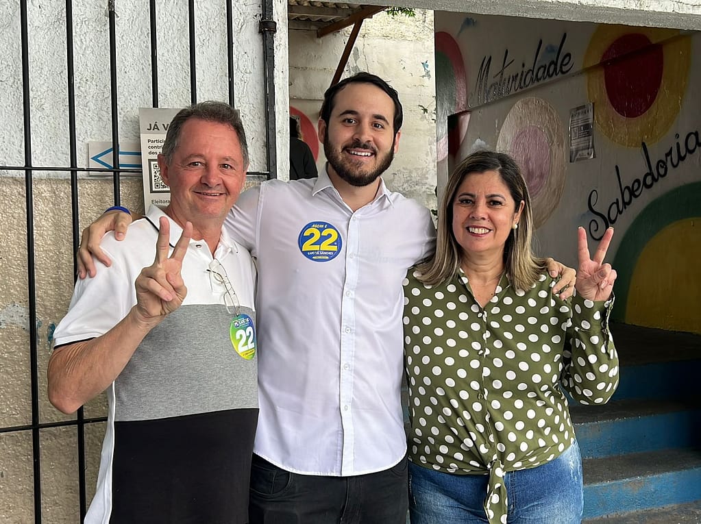 Lucas Sanches vota ao lado da noiva e dos pais e vê como certa a vitória: “está no olhar das pessoas o pedido de mudança”