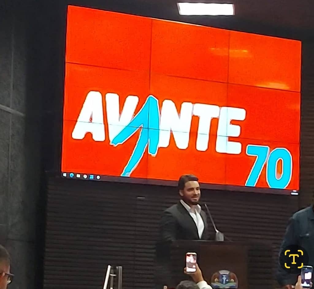 Retrato de Néfi Tales, ex-prefeito de Guarulhos, com um sorriso acolhedor.