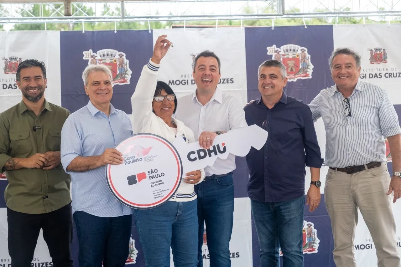 Eli Corrêa Filho entrega 32 casas com energia solar em Mogi das Cruzes - um novo lar para famílias