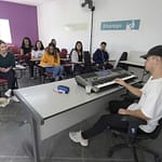 Jovens iniciam curso de canto promovido pela Prefeitura