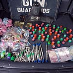 Policiamento Municipal prende dois homens com 452 embalagens de entorpecentes na Vila Galvão