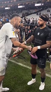 "Neymar e a Tradição da Troca de Camisas: 5 Momentos Memoráveis com Estrelas do Futebol"