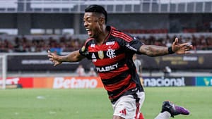 "Flamengo vence Botafogo e conquista tricampeonato da Supercopa do Brasil em jogo marcado pela chuva"