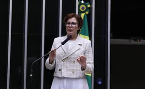 "TRE-SP cassa mandato de Carla Zambelli por 5 votos a 2: Entenda o caso de abuso de poder político e inelegibilidade por 8 anos"