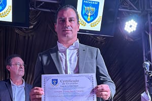 Vereador Ticiano é homenageado na 24ª FECACESP, em São Paulo