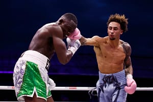 Ben Whittaker vence Arenyeka Eworitse Ezra em eletrizante luta de boxe