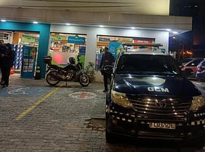 GCM e PM prendem dois homens por roubo a comércio no Centro