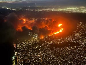 Incêndios Devastam Los Angeles: Imagens Chocantes Revelam Escala da Destruição