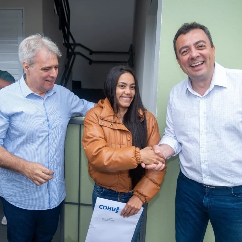 Eli Corrêa Filho entrega 32 casas com energia solar em Mogi das Cruzes - um novo lar para famílias